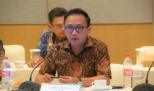 Wakil_Ketua_Komisi_VII_DPR_RI_Bambang_Haryadi_saat_memimpin_pertemuan_PT_Pupuk_Sriwijaya_(Pusri)_di_20240424101919