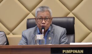 Wakil_Ketua_Komisi_II_DPR_RI_Syamsurizal_saat_memimpin__Rapat_Panitia_Kerja_dengan_Bupati_dari_26_Da20240624151513