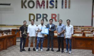 Ketua_Komisi_III_DPR_RI__Habiburokhman_dan_Anggota_Komisi_III_DPR_RI_Muhammad_Rahul__saat_menerima_A20251015135249
