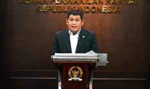 Anggota_DPR_RI_sekaligus_Tim_Kuasa_Hukum_DPR_RI__Abdullah__dalam_Sidang_MK_secara_daring_dari_Gedung20260507085619