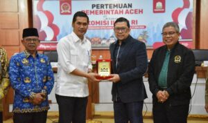 Anggota_Komisi_II_DPR_RI__Ahmad_Doli_Kurnia_saat_melakukan_pertemuan_dalam_rangka_Kunjungan_Kerja_Sp20260618104006