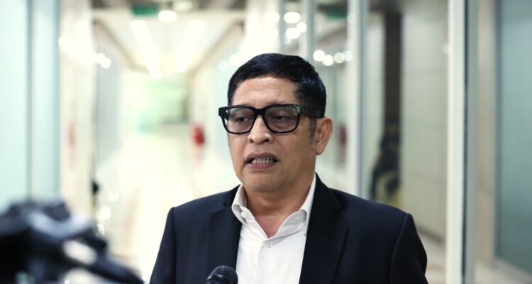 Anggota_Komisi_III_DPR_RI__Bob_Hasan__saat_ditemui_Parlementaria_usai_mengikuti_Rapat_Dengar_Pendapa20260811164502