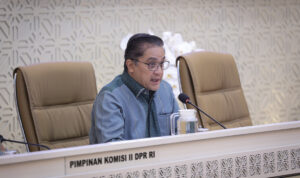Wakil_Ketua_Komisi_II_DPR_RI__Dede_Yusuf_Efendi_saat_membacakan_Penjelasan_Komisi_II_DPR_dalam_Rapat20260914132859